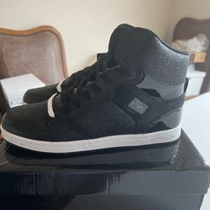 NIB Pastry Glitter Ultimate Hip Hop Adult Women's Sneaker in Black/White Size 11